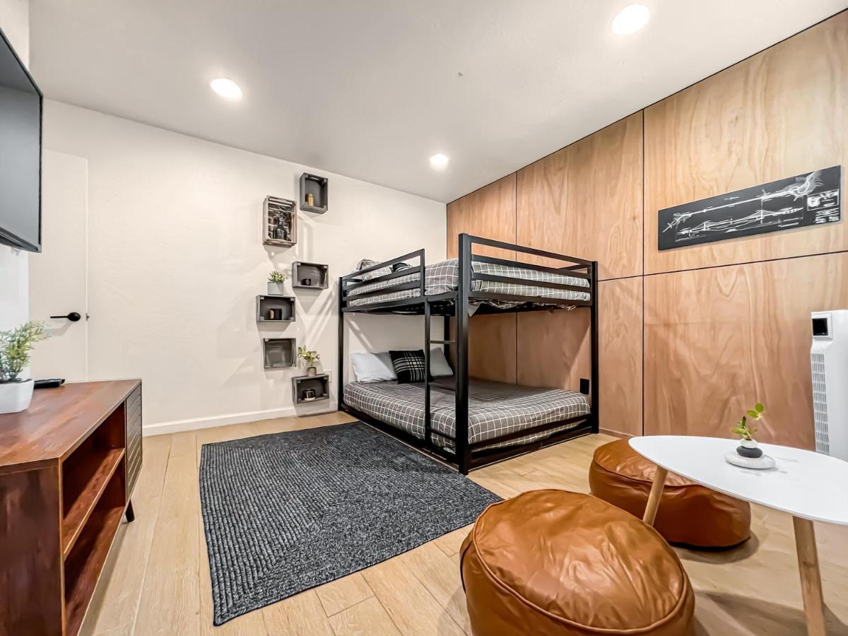 Open Airy Custom Designed Home - 2Kings - Sleeps 14 Houston Eksteriør bilde